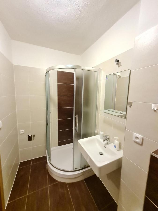 Apartman Na Kraji Lesa Všemina Esterno foto