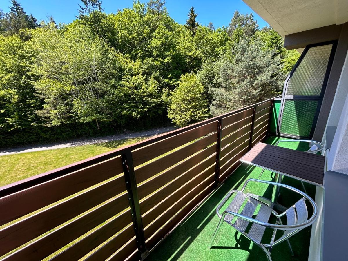 Apartman Na Kraji Lesa Všemina Esterno foto