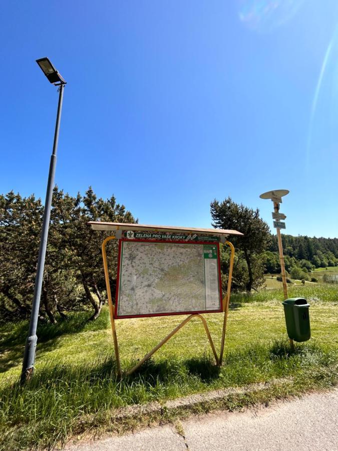 Apartman Na Kraji Lesa Všemina Esterno foto